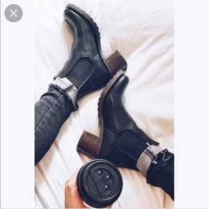 Frye Chelsea Sabrina black boot